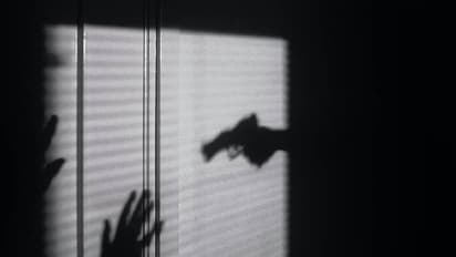 ആയുധധാരികളായ കവർച്ചസംഘത്തെപ്പറ്റി റിപ്പോർട്ട് ചെയ്യാൻ പോയ ന്യൂസ് സംഘത്തിന് സംഭവിച്ചത്; ഹോ, എന്തൊരു വൈരുധ്യം