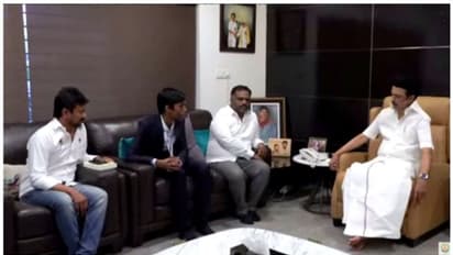 ലോകകപ്പിലെ മിന്നും പ്രകടനം; ജന്മനാട്ടിൽ പ്രഗ്നാനന്ദക്ക് ഗംഭീര വരവേൽപ്, 30 ലക്ഷം രൂപയുടെ സർക്കാർ പാരിതോഷികം