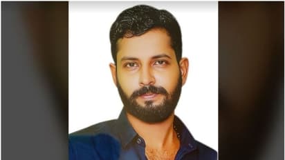 ബുള്ളറ്റും കാറും കൂട്ടിയിടിച്ച് യുവാവ് മരിച്ചു; അപകടം ഓണാഘോഷത്തിന് പൂ വാങ്ങി മടങ്ങുമ്പോള്‍