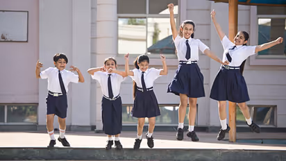 School Holidays : తెలుగు స్టూడెంట్స్ కి గుడ్ న్యూస్.. మళ్లీ స్కూళ్లకు వరుస సెలవులు