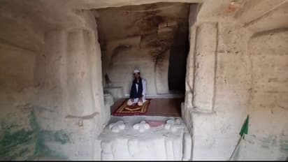 एक खुरपी से तैयार कर डाली जमीन के अंदर 11 कमरे की 2 मंजिला हवेली