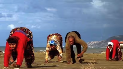 തുർക്കിയിലെ 'നാലുകാലിൽ നടക്കുന്ന' കുടുംബം, കാരണമെന്ത് എന്നത് ഉത്തരം കിട്ടാത്ത ചോദ്യം, കൂടാതെ ഒറ്റപ്പെടുത്തലും