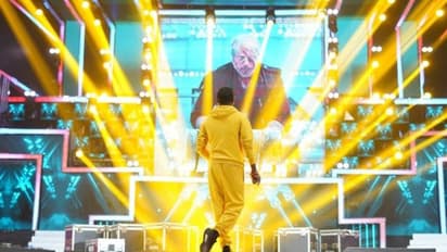 Jawan event: Shah Rukh Khan sways to 'Zinda Banda' with Anirudh as fans cheer them