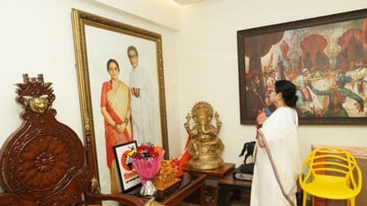 ಮುಂಬೈನಲ್ಲಿ ಅಮಿತಾಬ್‌ ಬಚ್ಛನ್‌ಗೆ ರಾಖಿ ಕಟ್ಟಿದ ಮಮತಾ ಬ್ಯಾನರ್ಜಿ, ಬಾಳ್‌ ಠಾಕ್ರೆ ಫೋಟೋಗೆ ಕೈಮುಗಿದ ದೀದಿ!