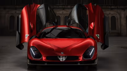 Alfa Romeo unveils new limited-edition 33 Stradale; only 33 will be made