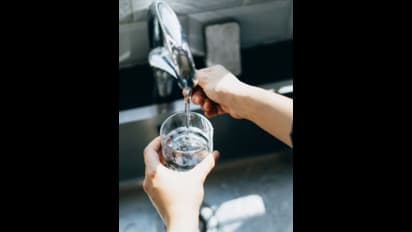 சிங்கப்பூரில் விரைவில் இரு கட்டங்களாக உயரப்போகும் தண்ணீர் கட்டணம்!  முழு விபரம் உள்ளே!