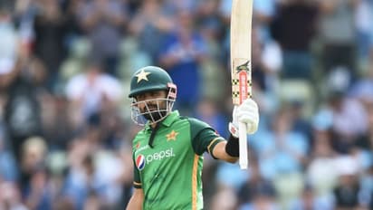 முதல் முறையாக இந்தியா வந்த பாபர் அசாம்; உலகக் கோப்பை வார்ம் அப் போட்டியில் அரைசதம் அடித்து சாதனை!