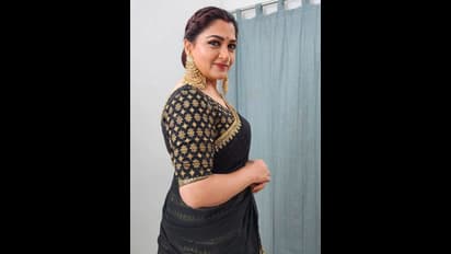 ಅಬ್ಬಬ್ಬಾ! ನಟಿ ಖುಷ್ಬೂ ಹೇರ್‌ಸ್ಟೈಲ್ ನೋಡಿ...ಆದ್ರೆ ಕಾಮೆಂಟ್‌ ಮಾತ್ರ ನೋಡ್ಬೇಡಿ