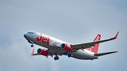 ഇന്ധനം തീരാറായപ്പോള്‍, ലാന്‍റിംഗിന് അനുമതി ലഭിച്ചില്ല;  യാത്രക്കാരുടെ ജീവന്‍ രക്ഷിക്കാന്‍ പൈലറ്റ് ചെയ്തത് ! 