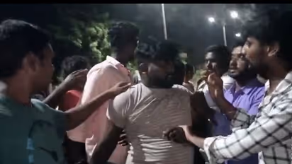 అందరూ చూస్తుండగానే చైన్ స్నాచింగ్... ఈ ముదురు దొంగను ఏం చేసారో చూడండి..! (వీడియో)