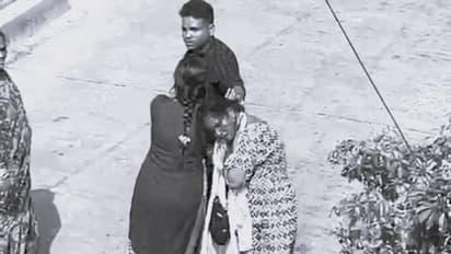 విశాఖలో సైకో భర్త కిరాతకం... భార్యను జుట్టుపట్టుకుని రోడ్డుకీడ్చి బ్లేడ్ తో దాడి