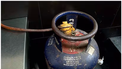 വാണിജ്യ എൽപിജി വിലയും കുറച്ചു; സിലിണ്ടർ വില 158 രൂപ കുറയും, വിലക്കുറവ് പ്രാബല്യത്തില്‍