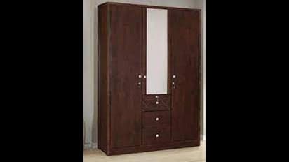 வீட்டில் வற்றாமல் பணம் குவிய!! வாஸ்துபடி பீரோவை எந்த 'திசையில்' வைக்கனும் தெரியுமா?