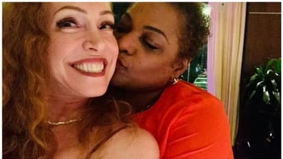 പത്ത് വര്ഷത്തോളം ഫേസ്ബുക്ക് സുഹൃത്തുക്കള്; ഒടുവില് വിവാഹിതരാകാന് തീരുമാനിച്ച് രണ്ട് യുഎസ് സ്ത്രീകള് !