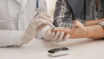 രക്തത്തിലെ പഞ്ചസാരയുടെ അളവിനെ നിയന്ത്രിക്കാന്‍ രാവിലെ വെറും വയറ്റില്‍ ഈ പാനീയം കുടിക്കാം... 