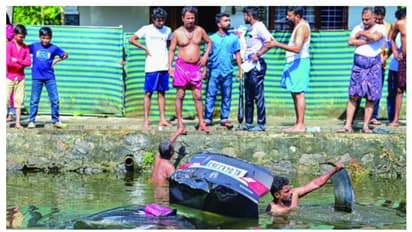 കാർ നിയന്ത്രണം വിട്ട് തലകുത്തനെ തോട്ടിലേക്ക്, യാത്രക്കാരായ അഞ്ച് യുവാക്കൾക്കും അത്ഭുത രക്ഷപ്പെടൽ