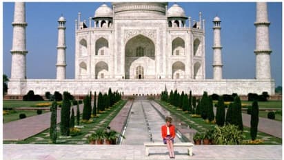 പ്രണയ കുടീരത്തിന് മുന്നില്‍ ഒറ്റയ്ക്ക് ഇരിക്കുന്ന ഡയാന രാജകുമാരിയുടെ പഴയ ചിത്രം വൈറല്‍ !;