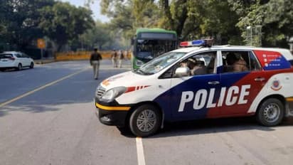 "பலே ஆளு தான்.. தினுசு தினுசா திருடுறாங்கப்பா".. விமான பயணிகளே உஷார் - டெல்லி போலீஸ் விடுத்த எச்சரிக்கை!