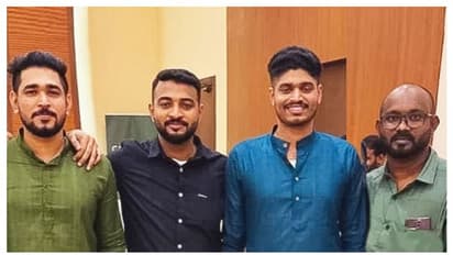 അവസാനയാത്രയ്ക്ക് മുമ്പ് നാലുപേരും ഒറ്റ ഫ്രെയിമില്; നൊമ്പരമായി പ്രവാസി മലയാളികള്