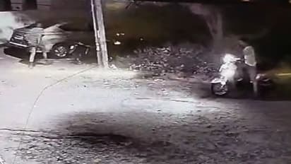 புதுச்சேரி.. நைட்டு மணி 2.20.. கமுக்கமாக வந்து பலே வேலை பார்த்த இரு இளைஞர்கள் - வைரலான CCTV காட்சிகள்!