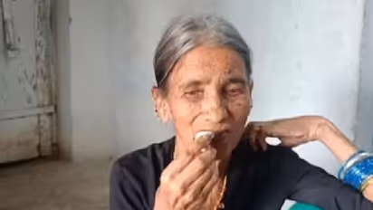 15 വർഷമായി ചോക്കുകഷ്ണവും വെള്ളവും മാത്രം കുടിച്ച് ജീവിക്കുന്ന ഒരു സ്ത്രീ!