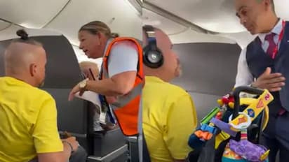 സ്ഥലപരിമിതിയെ ചൊല്ലി ജീവനക്കാരുമായി വഴക്ക്; യാത്രക്കാരനെ വിമാനത്തിനുള്ളിൽ നിന്നും ഇറക്കിവിട്ടു