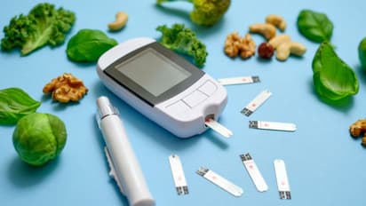 Health Tips: പ്രമേഹ രോഗികള് കഴിക്കേണ്ടതും ഒഴിവാക്കേണ്ടതുമായ പഴങ്ങള്...