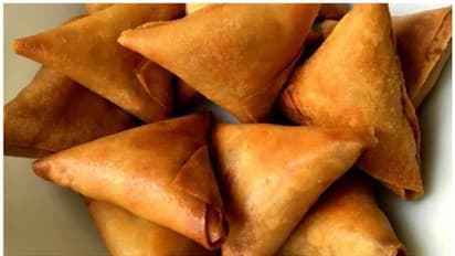 World Samosa Day 2023 : ചൂടോടെ കഴിക്കാം ചിക്കൻ സമൂസ ; ഇങ്ങനെ തയ്യാറാക്കി നോക്കൂ