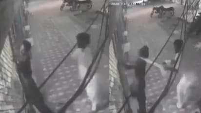 கண்முன் ஊசலாடிய நண்பனின் வாழ்க்கை.. துண்டை வைத்து உயிரை காத்த தோழன்.. குவியும் பாராட்டு - வைரல் வீடியோ!