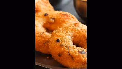 மதியம் மிச்சமான சாதம் இருக்கா?!மொறுமொறுப்பாக இப்படி வடை செஞ்சு பாருங்க.. ரெசிபி இதோ.. !