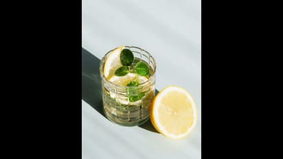 పరిగడుపున గోరువెచ్చని నిమ్మరసం తాగే అలవాటుందా? అయితే మీరు ఇది తెలుసుకోవాల్సిందే