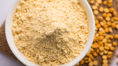 Skin Bounty: 5 benefits of using Besan that increases suppleness