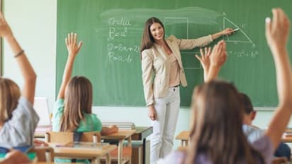 Teachers Day : ಶಿಕ್ಷಕರೆಂದು ಮರೆತು ಮಕ್ಕಳ ಜೊತೆ ಫ್ರೆಂಡ್ಸ್ನಂತೆ ಆಟವಾಡಿ!