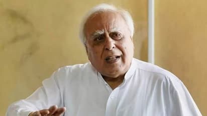 കോടതിയിൽ കപിൽ സിബലിന് വയ്യായ്ക, സഹായവുമായി ചീഫ് ജസ്റ്റിസും സോളിസിറ്റർ ജനറലും- സുപ്രീം കോടതിയിൽ നാടകീയ രംഗങ്ങൾ