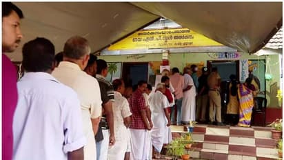 യന്ത്രത്തകരാര്; പുതുപ്പള്ളിയില് പത്താം നമ്പര് ബൂത്തില് വോട്ടെടുപ്പ് വൈകി