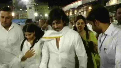 Jawan star Shah Rukh Khan visits Tirupati (Video) 