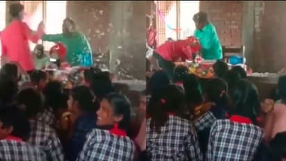 ಬಿಸಿ ಬಿಸಿ ಕಜ್ಜಾಯ...  ಶಿಕ್ಷಕರ ದಿನದಂದು ಈ  ವೀಡಿಯೋ ನೋಡದಿದ್ರೆ ಹೇಗೆ?