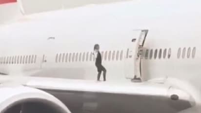 ವಿಮಾನದ ರೆಕ್ಕೆಯ ಮೇಲೆ ಡಾನ್ಸ್: ಗಗನಸಖಿ ವೀಡಿಯೋ ವೈರಲ್: ತನಿಖೆಗೆ ಆದೇಶ