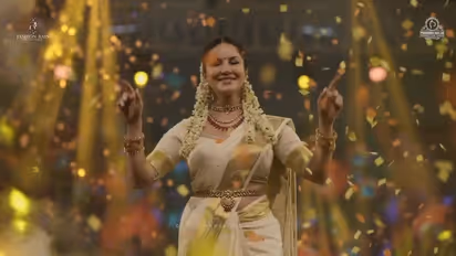 ಕೇರಳ ಕುಟ್ಟಿ ಲುಕ್ಕಲ್ಲಿ ಸನ್ನಿ ಲಿಯೋನ್, ಸ್ವಲ್ಪ ಸೆರಗು ಸರಿ ಹಾಕೊಳ್ಳಿ ಅಂದ್ರು ನೆಟ್ಟಿಗರು!