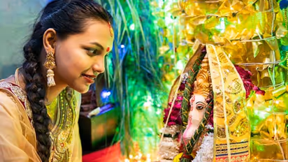 Traditional vs. Modern: Choosing the perfect theme for your Ganesh Chaturthi 2023 celebration