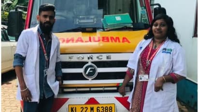 അര്‍ദ്ധരാത്രി വീട്ടിലെ കുളിമുറിയിൽ പ്രസവിച്ച യുവതിക്കും കുഞ്ഞിനും രക്ഷകരായി പൊലീസും 108 ആംബുലൻസ് ജീവനക്കാരും