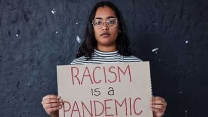 ഓസ്ട്രേലിയയിൽ ഇന്ത്യക്കാരനെതിരെ കടുത്ത വംശീയ പരാമർശം, സസ്‍പെൻഡ് ചെയ്തു