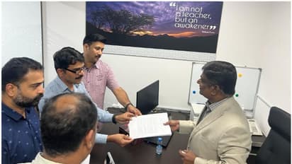 മസ്കറ്റ് ഇന്ത്യൻ സ്കൂൾ പുതിയ പ്രിൻസിപ്പാളിനെ നിയമിച്ചില്ല, വേണ്ടത്ര അധ്യാപകരില്ല; രക്ഷിതാക്കള് പരാതി നല്കി