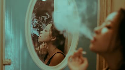 ಪೋಷಕರೇ ಎಚ್ಚರ! ಹೆಚ್ಚುತ್ತಿದೆ ಹದಿಹರೆಯದ ಹೆಣ್ಣುಮಕ್ಕಳಲ್ಲಿ ಸ್ಮೋಕಿಂಗ್ ಚಟ