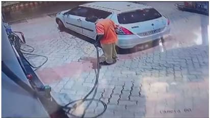 3000 രൂപക്ക് ഡീസലടിച്ചു, ജീവനക്കാരനെ പറ്റിച്ച് കടന്നുകളഞ്ഞു; വാഹന നമ്പർ വ്യാജം, യാത്രക്കാർക്കായി തെരച്ചിൽ