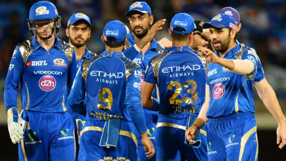 MI அணியில் கோடி ரூபாய்க்கு வாங்கப்பட்டு, சொதப்பியதால் வெளியேற்றப்பட்ட வீர்ரகள் யார் யார்?