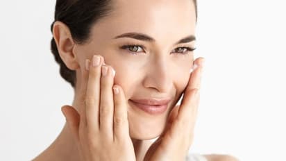 മുഖത്ത് പ്രായക്കൂടുതല് തോന്നിക്കുന്നുണ്ടോ? ഡയറ്റില് നിന്നും ഒഴിവാക്കാം ഈ ഭക്ഷണങ്ങള്...