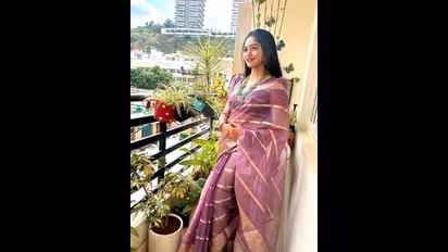 ಪಿನ್ ಕಾಣಿಸುತ್ತಿದೆ ಗೀತಾ; ಮೈ ಕಾಣುವಂತ ಸೀರೆ ಧರಿಸಿದ ಭವ್ಯಾ ಗೌಡ