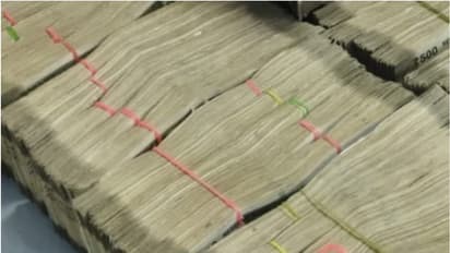 ಚುನಾವಣೆಯಲ್ಲಿ ಹಂಚಲು ಕರ್ನಾಟಕದಿಂದ ತೆಲಂಗಾಣಕ್ಕೆ 3.5 ಕೋಟಿ ರೂ. ಹಣ ಸಾಗಾಟ! ಹೈದರಾಬಾದಲ್ಲಿ ಜಪ್ತಿ