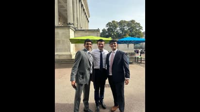 ಲಂಡನ್‌ ಕಾಲೇಜಿನಿಂದ ಅರ್ಥಶಾಸ್ತ್ರದ ಪದವಿ ಪಡೆದ ಪುತ್ರಿ, ಹೆಮ್ಮೆಯಿಂದ ಬೀಗಿದ ಟೀಮ್‌ ಇಂಡಿಯಾ ಮಾಜಿ ನಾಯಕ!